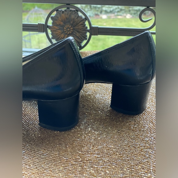 Michael Kors Kiera Mid Patent Leather Bow
Pumps Black. - Picture 7 of 11